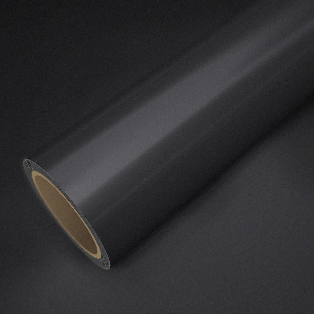 Rouleau de vinyle chrome satiné anthracite posé sur une feuille du même vinyle