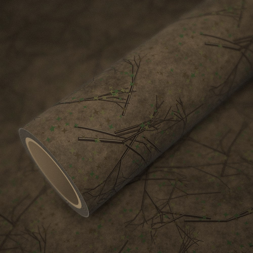 Rouleau de vinyle camouflage branches de forêt posé sur une feuille du même vinyle