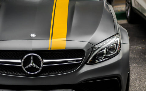 Covering ou peinture : que choisir pour votre voiture ?