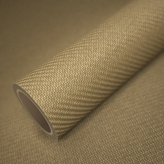 Rouleau de vinyle carbone or posé sur une feuille du même vinyle
