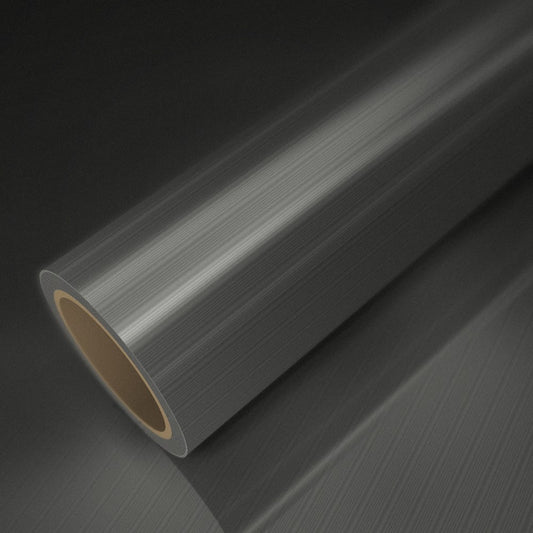 Rouleau de vinyle titane brossé posé sur une feuille du même vinyle