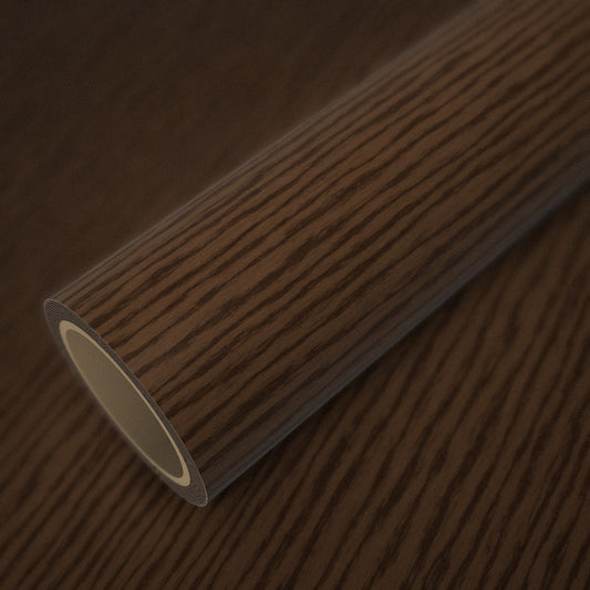 Rouleau de vinyle bois de noyer posé sur une feuille du même vinyle
